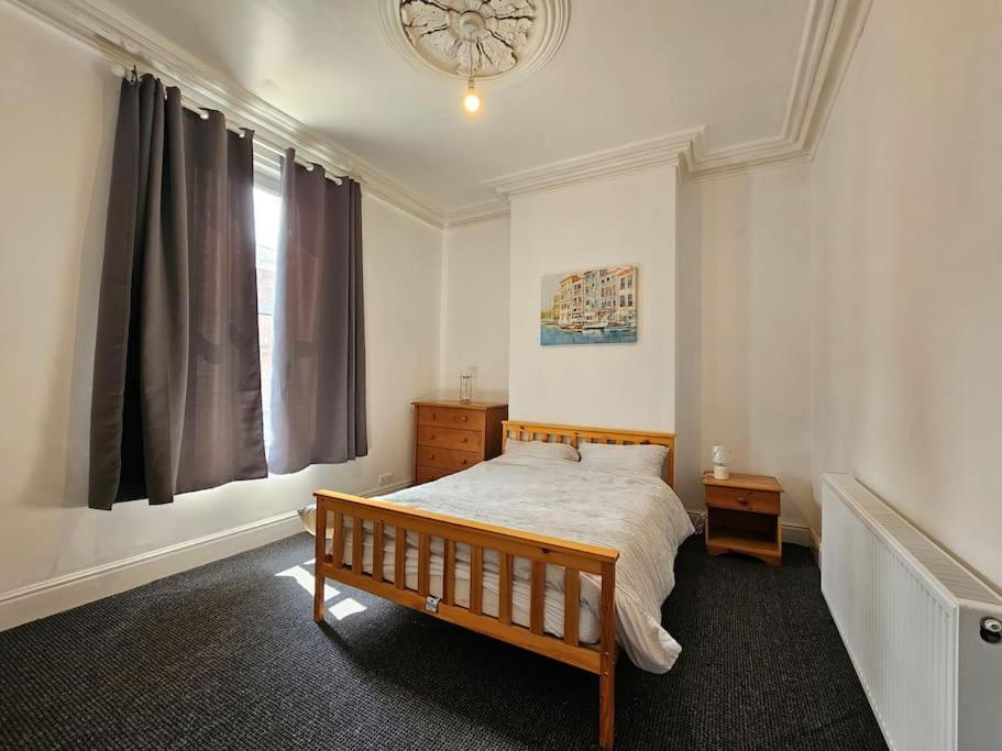 Convenient 3 Bed, Pr1 Near Uclan N Train Station *